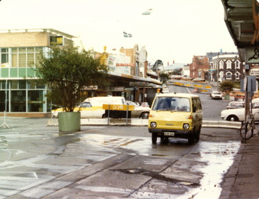 Bridge Mall being built, Max Harris