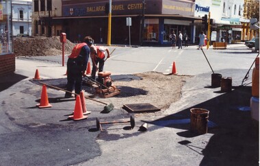 Bridge Mall being built, Max Harris