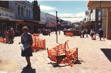 Bridge Mall being built, Max Harris