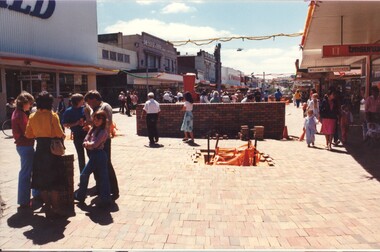 Bridge Mall being built, Max Harris