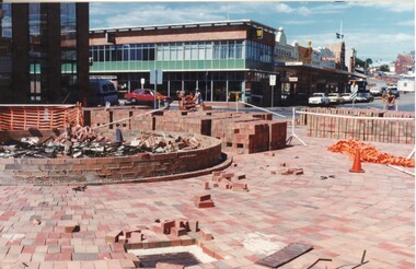 Bridge Mall being built, Max Harris