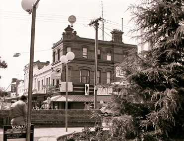 Bridge Mall eastern end 1980's, Max Harris