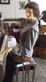 Mannequin, Pianoforte student