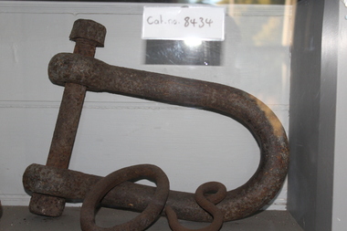 Very large "D" shackle
