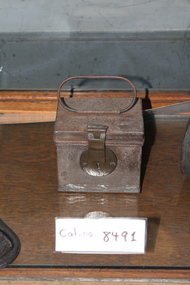 Wages tin