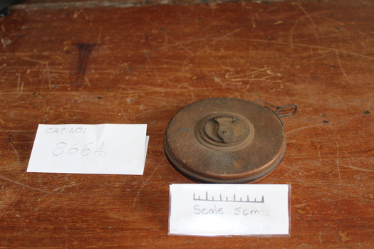 a small round measiring tape