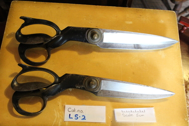 Tailor's Shears, Heinisch