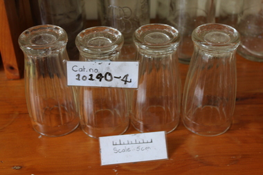 4 glass cups