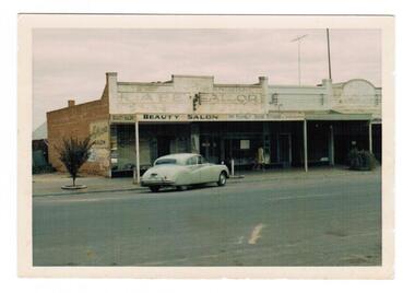 Shopping strip in Merbein.
