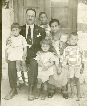 A family group of the parents and five children.