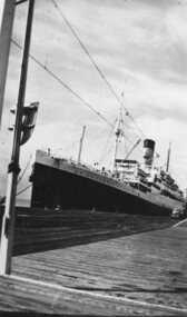 Photograph, Passenger ship at Port Melbourne, 1950