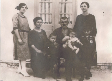 Photograph, Vlassopoulos family, Lahos Ithaca, c1922