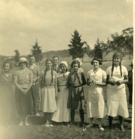 Photograph, Picnic race, c1932