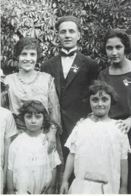 Photograph, Family group, c 1921