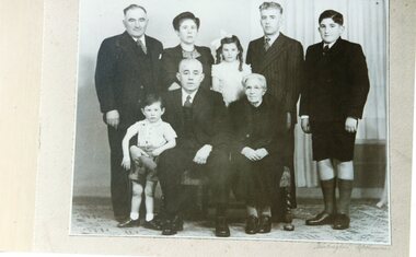 Photograph, Raftopoulos-Karantgis family, 1947