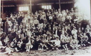 Plan, Ithacan Picnic - group photo, c1940