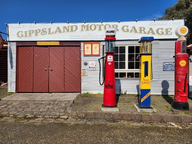 Building - Garage, 1970s