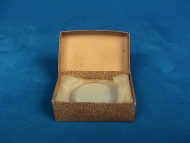 Lens with box and lid