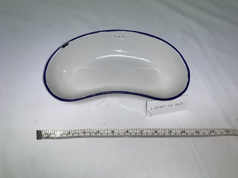 white enamel kidney dish, blue rim, some damage to surface edge, tipex to interior surface of back edge - number in black ink 39.01.3