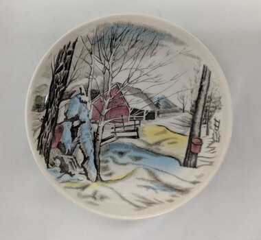 Front on Johnso Brothers 'Friendly Village' trinket dish 