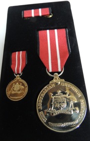 Boxed set of Australian Defence Medals, large and small medal with red and white ribbons.