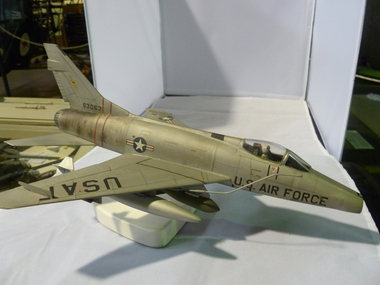 Model, F100 Supersabre