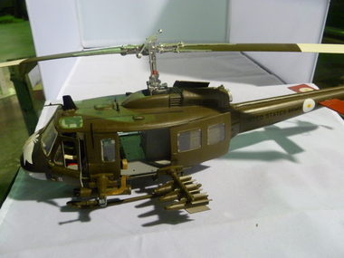 Model, Huey gunship