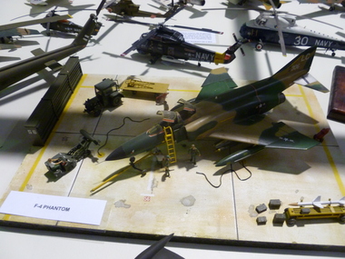 Model - Diorama, F4 Phantom servicing