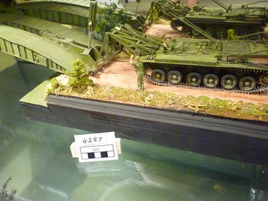 Model - Diorama, Bridge-laying Tank