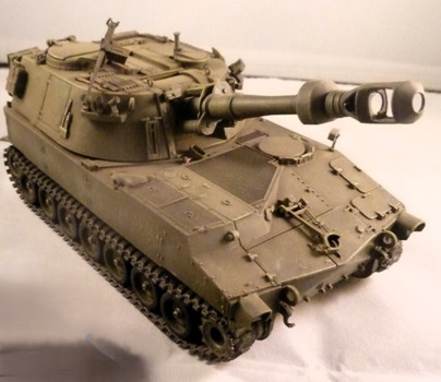 A model of a M-109 155mm self propelled artillery tank