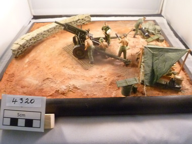 Model - Diorama, Australia guncrew serving 105mm Pack Howitzer