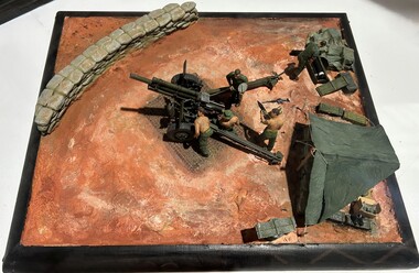 Diorama: Australia Gun Crew Serving 105mm Pack Howitzer