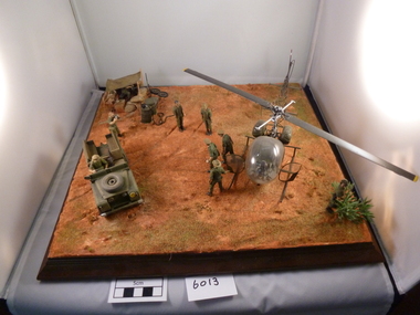 Model - Diorama,  inspection with Sioux helicopter