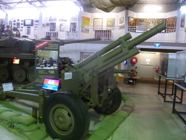 Vehicle, M2 A2 105mm Howitzer, 1966 approx