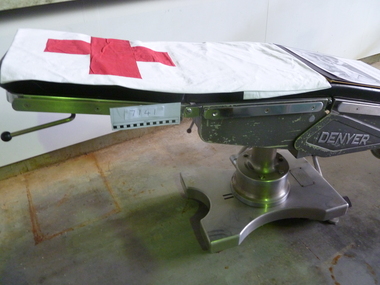 Equipment - Equipment, Army, Operating table