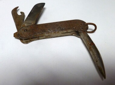 Equipment - Clasp knife