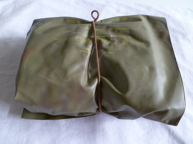 Equipment - Equipment, Army, First Aid Kit