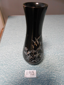Memorabilia, Vase