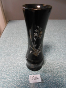 Memorabilia, Vase
