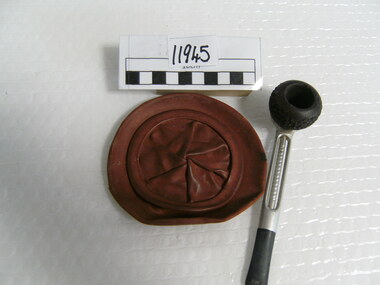 Functional Object, Tobacco pouch