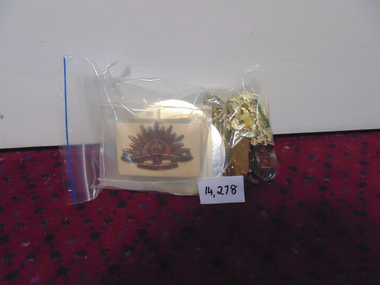 Memorabilia, Metal Badges