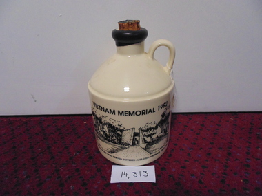 Memorabilia, Port Crock, Vietnam Memorial - 1992 (small)