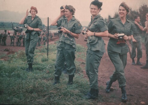 A photo of Capt Amy Pittendreigh, Lt Terrie Roche, Lt Margaret Ahern and Lt Colleen Mealey visit Luscombe Airfield and watch diggers leave. 