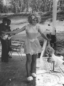 A photograph of musicians with the Sep-Oct 67 Official Melbourne Concert Party appreciate Denise 'Ding Dong" Drysdale's Alice in Wonderlad act. 