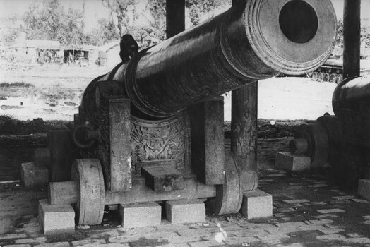 A large cannon in its bay at the Imperial Palace. The tanks and regional force outposts surrounding the old gun emplacements.