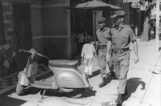 A photograph of Australian and New Zealand Military Police head for the Palace Bar to check it out following complaints from Diggers. 