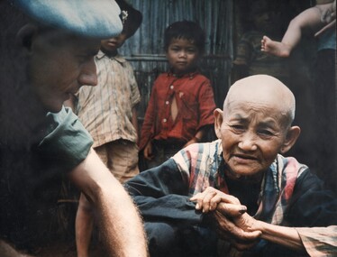 Lt Mike Meehan of 161 (Indep) Recce Flight, at 1st ATF Base, Nui Dat, discusses local problems with the village chief at Xuyen Moc. 