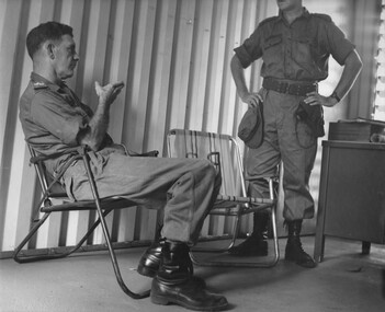 Maj Gen Doug Vincent C.O. Australian Force Vietnam "forcefully" makes a point to Lt Col Don Begg, C.O. 1st Field Regt RAA. 