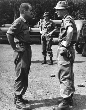 Luscombe Airfield, 1st ATF Base, Maj Laurie Doyle OC 161 (Indep) Recce Flight talks with the Commander Australian Force Vietnam Maj Gen Doug Vincent. 