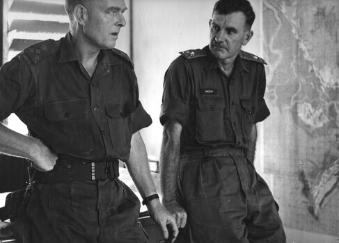 1st ATF Commander Brig Stuart Graham discusses operatioin matters with Commander, Australian Force Vietnam, Major General Doug Vincent. 